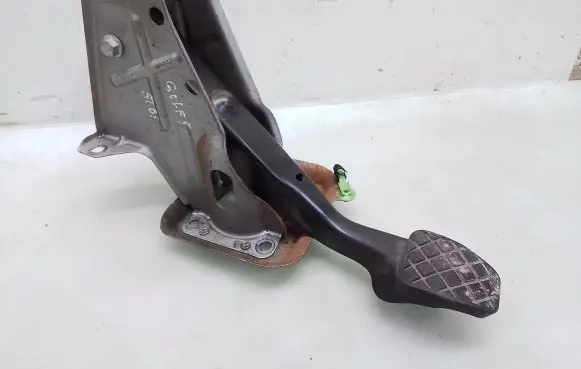 Volkswagen Golf V Brake pedal 1K1721057AA