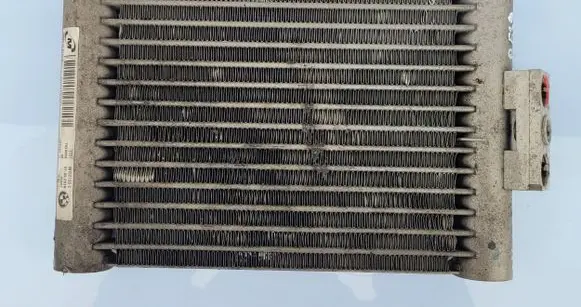 Engine oil radiator