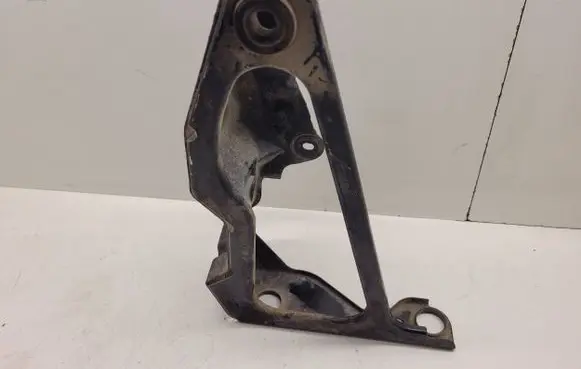 Audi A4 S4 B7 8E 8H Intercooler pipe mounting bracket 8E0145814F