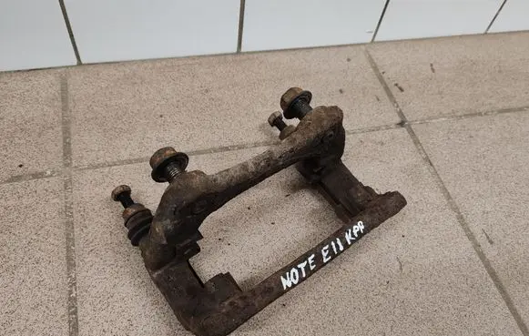 Nissan Note (E11) Front Brake Caliper Pad/Carrier 