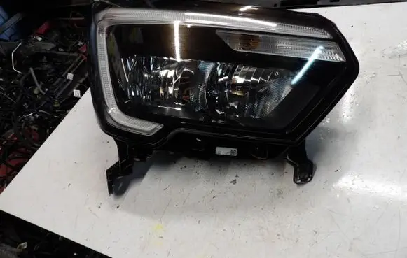 Renault Master III Headlight/headlamp 260105567R 0021113104 366900804