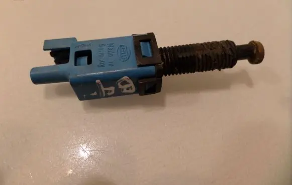 Volkswagen PASSAT B4 Brake pedal sensor switch 1H0907343
