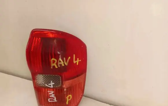 Toyota RAV 4 (XA20) Rear/tail lights 8155042201