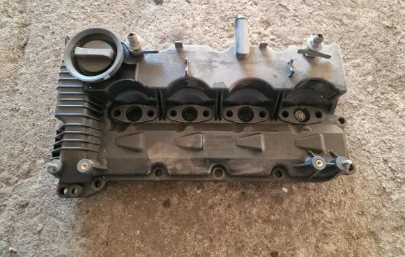 Mazda CX-7 Rocker cam cover R2AA10220