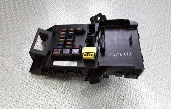 Toyota Avensis T220 Fuse module