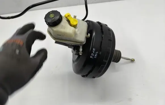 Opel Insignia A Brake booster 13228183AS