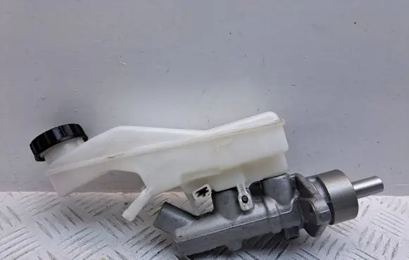 Toyota Corolla Verso AR10 Master brake cylinder 25113479 472010F031 472010F032