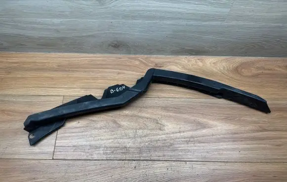 Skoda Octavia Mk2 (1Z) Front bumper mounting bracket 1Z0807183