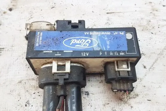 Coolant fan relay