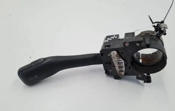 Volkswagen PASSAT B5.5 Indicator stalk 8L0953513G