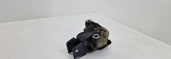 Citroen DS7 Crossback Engine mount bracket 980489068C