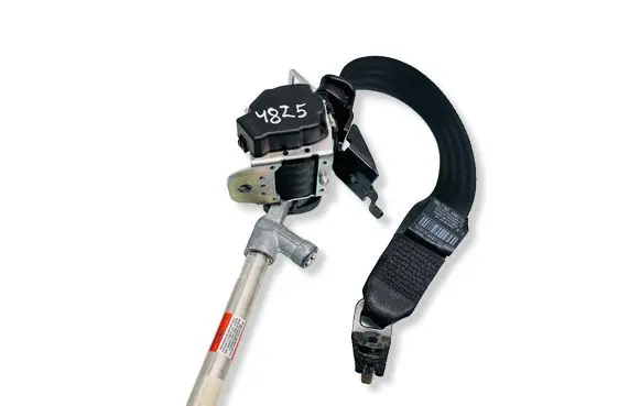 Volvo V70 Rear seatbelt 39821977