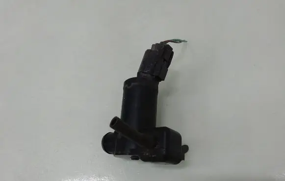 Mitsubishi Grandis Windscreen/windshield washer pump