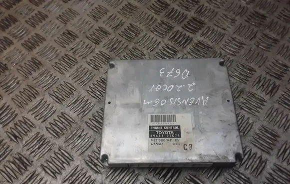Toyota Avensis T250 Engine control unit/module 8966105C71