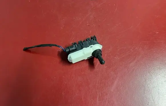BMW X1 U11 Fuel tank cap lock motor 9447697
