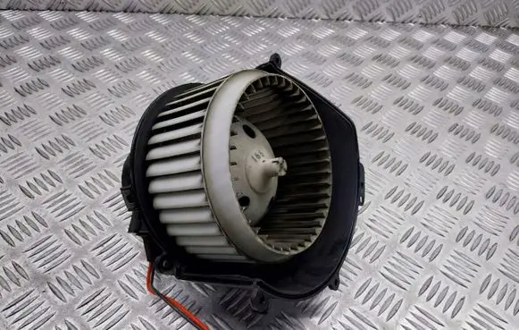 Opel Astra G Front door blower motor 52485311