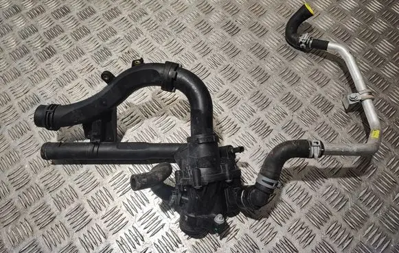 Mercedes-Benz C W205 Water pump A2742003100