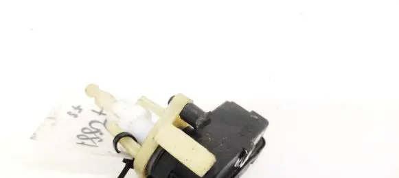 Volkswagen PASSAT B6 Headlight level adjustment motor 