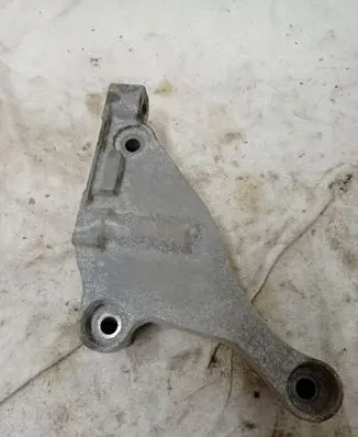 Chevrolet Volt II Engine mounting bracket