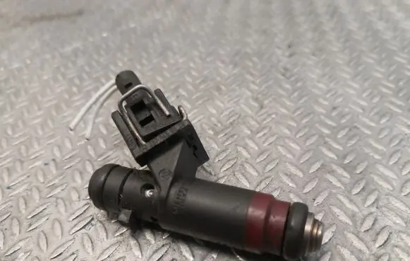 Mercedes-Benz S W220 Fuel injector 1370780049