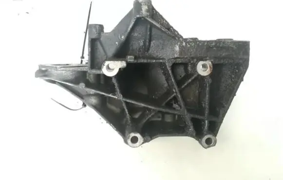 Opel Omega B2 Engine mounting bracket 90531707BG