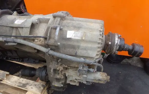 Land Rover Discovery 3 - LR3 Gearbox transfer box case IAB500241 9MB19