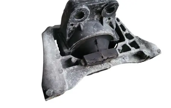 Ford Focus C-MAX Engine mount bracket