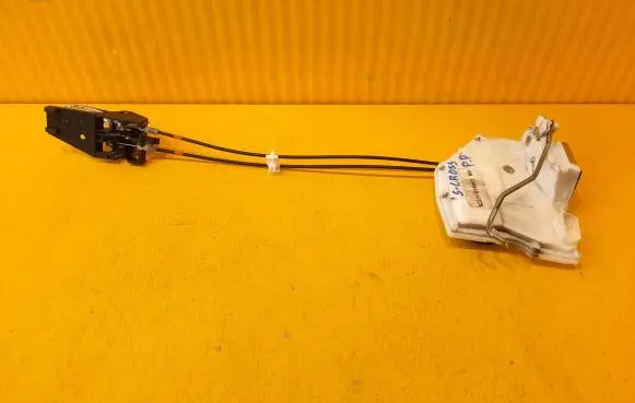 Suzuki SX4 S-Cross Front door lock 8220161MA0