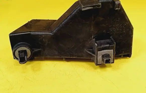 Toyota Avensis T250 Rear bumper mounting bracket 5256205020