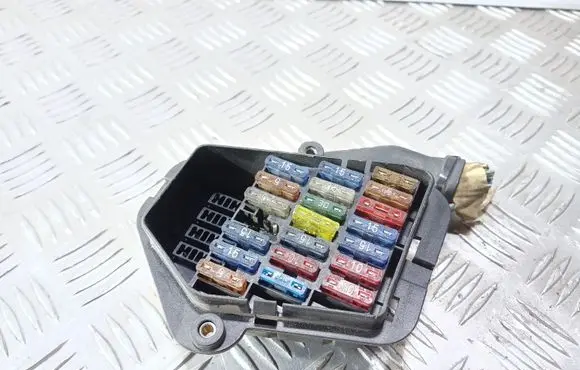 Audi A6 S6 C4 4A Fuse module
