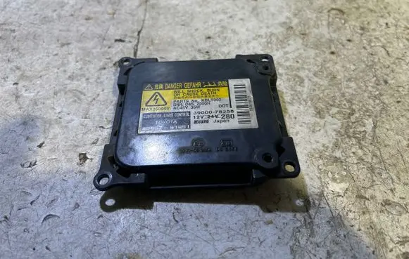 Toyota Avensis T270 Xenon control unit/module 8596751051 3900078258 12V24V280