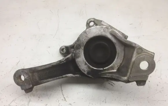 Honda Civic Engine mount bracket