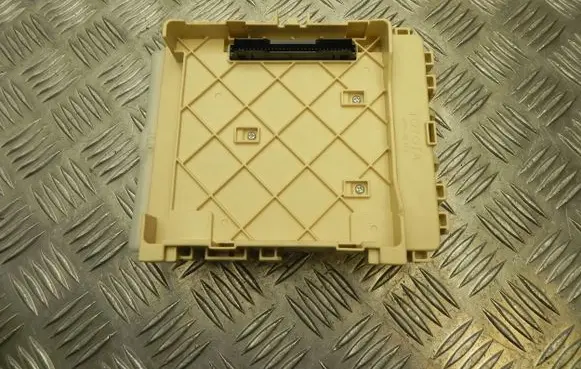 Toyota Auris E180 Fuse module 8273012X70A G3269
