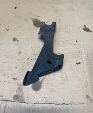 Peugeot 308 Engine mounting bracket