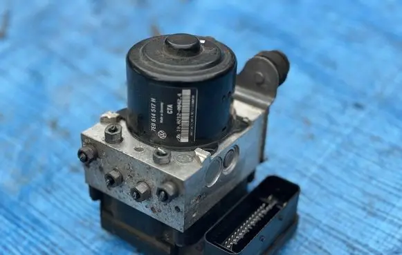 Volkswagen Transporter - Caravelle T5 ABS Pump 7E0614517H 7E0907379K