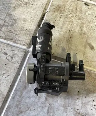 Audi A6 S6 C5 4B Turbo solenoid valve 1J0906283C