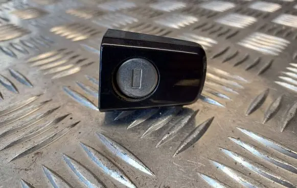 Opel Astra H Front door lock (next to the handle) 24463527