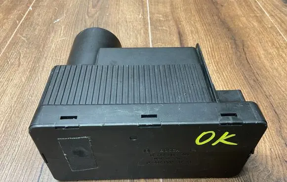 Mercedes-Benz C W202 Central locking vacuum pump 2028001048