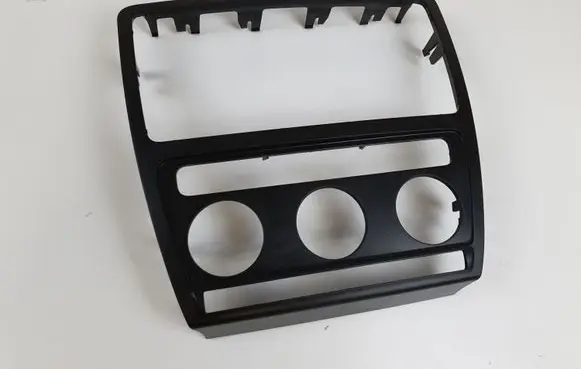Skoda Octavia Mk2 (1Z) Radio/GPS head unit trim 1Z0858069A