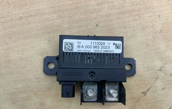 Mercedes-Benz E W212 Charging relay A0009822023