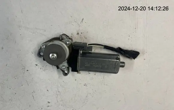 Mercedes-Benz R W251 Seat adjustment motor 0390203002