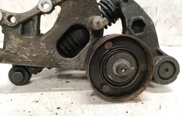 Audi A4 S4 B5 8D Generator/alternator belt tensioner