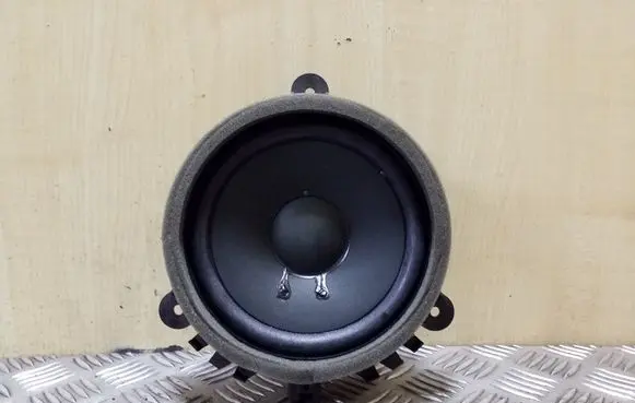 Volvo S60 High frequency speaker in the rear doors 30657445