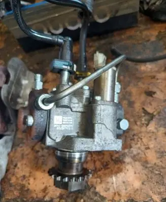 Opel Meriva B Fuel injection high pressure pump 55490709 01T02286 96860709