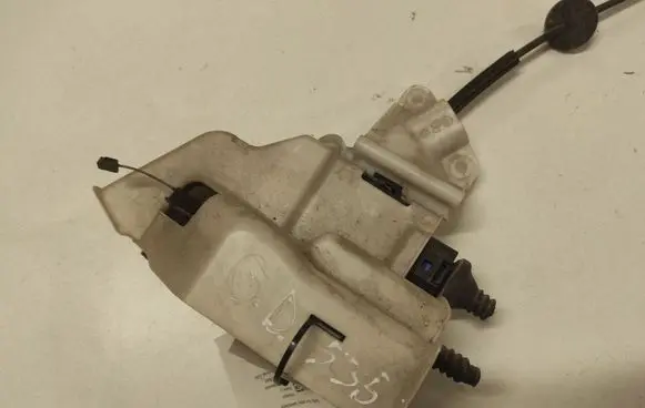 Volkswagen Phaeton Rear door lock