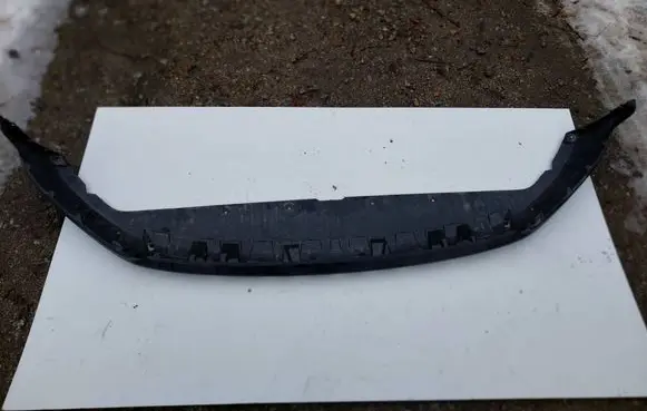 Volvo XC40 Front bumper lip 32136097