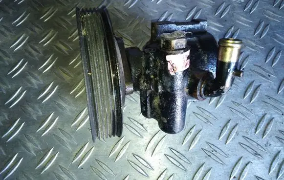Alfa Romeo 156 Power steering pump 26064414FJ