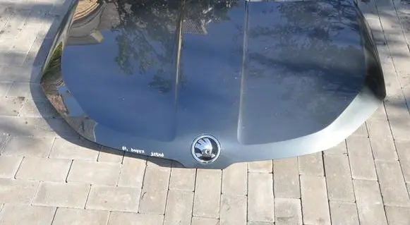 Engine cover (trim)