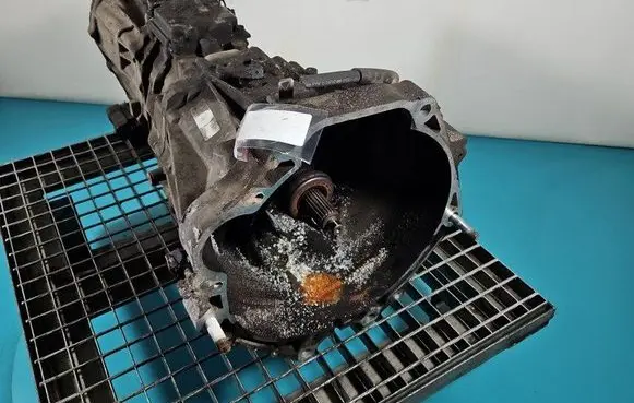 Manual 5 speed gearbox