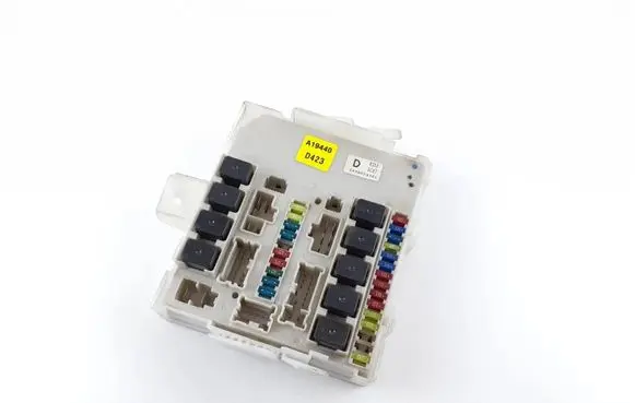 Nissan Navara D40 Fuse module 284B6EB30C